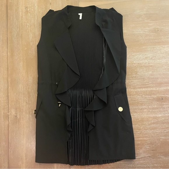 Lindi Black Ruffle Open Vest - Picture 2 of 5